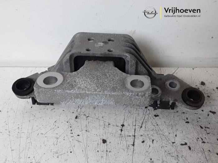 Gebruikte Motorsteun Opel Astra K 1.4 Turbo 16V Prijs € 20,00 Margeregeling aangeboden door Autodemontage Vrijhoeven B.V.
