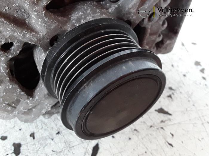 Dynamo van een Opel Astra K 1.4 Turbo 16V 2015