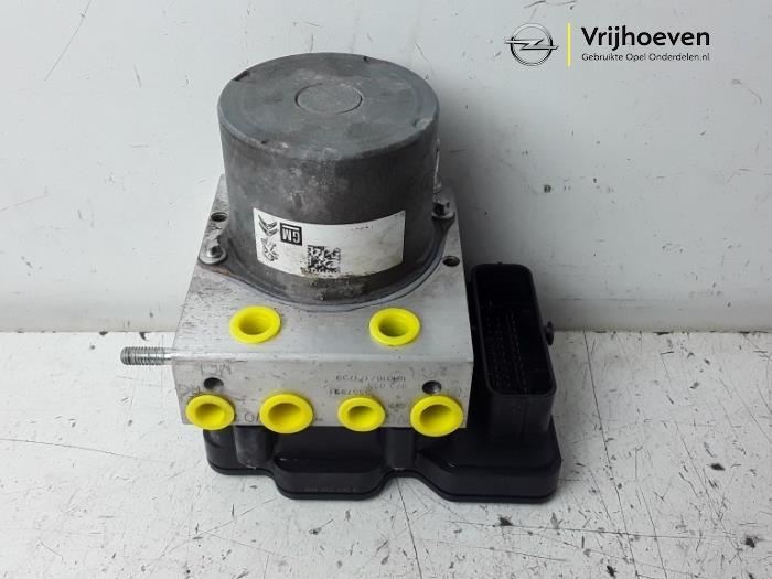 Gebruikte ABS Pomp Opel Crossland (X) 1.2 12V Euro 6d-temp Prijs € 150,00 Margeregeling aangeboden door Autodemontage Vrijhoeven B.V.