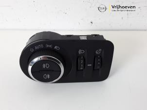Gebruikte Licht Schakelaar Opel Corsa D 1.3 CDTi 16V ecoFLEX Prijs € 20,00 Margeregeling aangeboden door Autodemontage Vrijhoeven B.V.