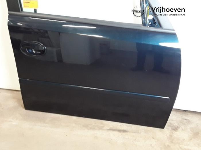 Portier 4Deurs rechts-voor van een Opel Meriva 1.8 16V 2005