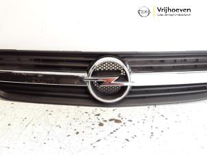 Gebruikte Grille Opel Meriva 1.8 16V Prijs € 20,00 Margeregeling aangeboden door Autodemontage Vrijhoeven B.V.