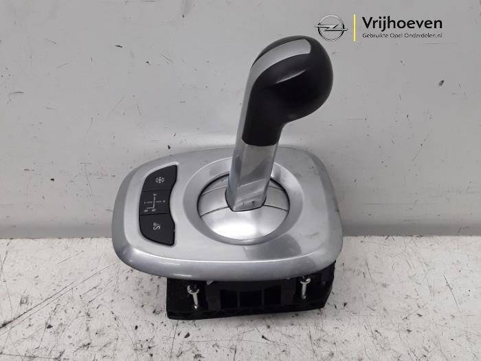 Gebruikte Versnellingspook Opel Corsa D 1.2 16V Prijs € 40,00 Margeregeling aangeboden door Autodemontage Vrijhoeven B.V.