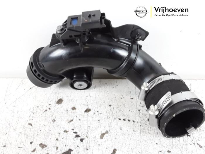 Gebruikte Intercooler Buis Opel Crossland (X) 1.2 Turbo 12V Prijs € 30,00 Margeregeling aangeboden door Autodemontage Vrijhoeven B.V.