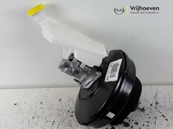Gebruikte Rembekrachtiger Opel Crossland (X) 1.2 Turbo 12V Prijs € 100,00 Margeregeling aangeboden door Autodemontage Vrijhoeven B.V.