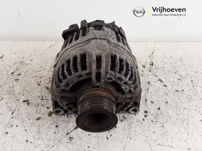 Gebruikte Alternator Opel Astra H (L48) 1.6 16V Prijs € 25,00 Margeregeling aangeboden door Autodemontage Vrijhoeven B.V.