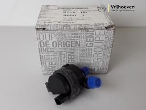 Gebruikte Waterpomp Opel Vivaro 2.0 CDTI 16V Prijs € 40,00 Margeregeling aangeboden door Autodemontage Vrijhoeven B.V.