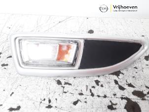 Gebruikte Knipperlicht Scherm rechts-voor Opel Zafira (M75) 2.2 16V Direct Ecotec Prijs € 40,00 Margeregeling aangeboden door Autodemontage Vrijhoeven B.V.