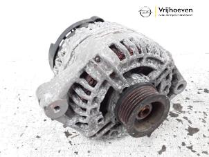 Gebruikte Dynamo Opel Astra H (L48) 1.8 16V Prijs € 25,00 Margeregeling aangeboden door Autodemontage Vrijhoeven B.V.