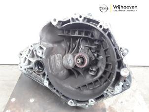 Gebruikte Versnellingsbak Opel Tigra Twin Top 1.4 16V Prijs € 200,00 Margeregeling aangeboden door Autodemontage Vrijhoeven B.V.