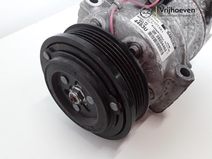Aircopomp van een Opel Astra K 1.0 SIDI Turbo 12V 2016