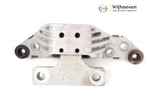 Gebruikte Motorsteun Opel Astra K 1.0 Turbo 12V Prijs € 30,00 Margeregeling aangeboden door Autodemontage Vrijhoeven B.V.