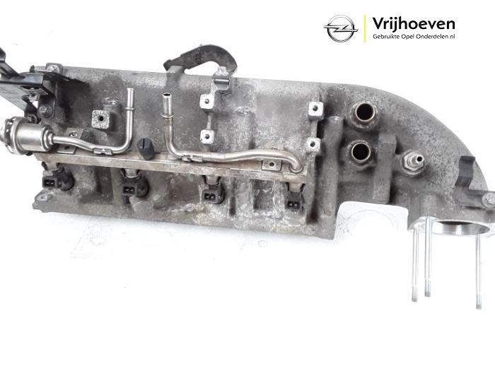 Gebruikte Inlaatspruitstuk Opel Corsa D 1.6i OPC 16V Turbo Prijs € 100,00 Margeregeling aangeboden door Autodemontage Vrijhoeven B.V.