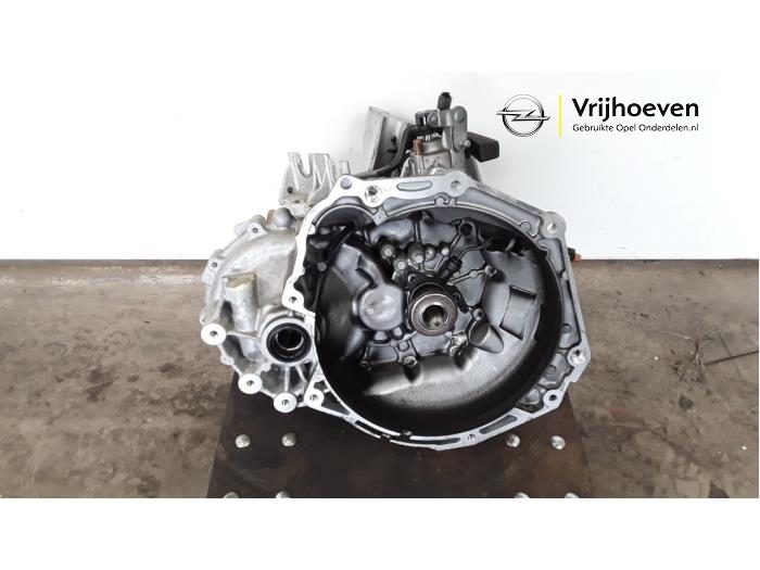 Gebruikte Versnellingsbak Opel Karl 1.0 12V Prijs € 300,00 Margeregeling aangeboden door Autodemontage Vrijhoeven B.V.