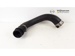 Gebruikte Intercooler Slang Opel Astra K 1.0 Turbo 12V Prijs € 30,00 Margeregeling aangeboden door Autodemontage Vrijhoeven B.V.