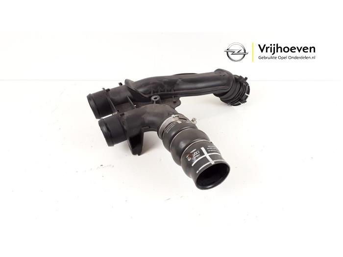 Gebruikte Intercooler Slang Opel Grandland (X) 1.6 CDTi 120 Prijs € 25,00 Margeregeling aangeboden door Autodemontage Vrijhoeven B.V.