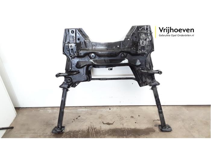 Gebruikte Subframe Opel Crossland (X) 1.2 12V Prijs € 100,00 Margeregeling aangeboden door Autodemontage Vrijhoeven B.V.