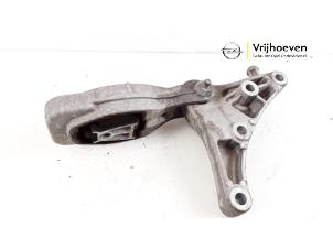 Gebruikte Motorsteun Opel Mokka/Mokka X 1.6 CDTI 16V 4x2 Prijs € 50,00 Margeregeling aangeboden door Autodemontage Vrijhoeven B.V.