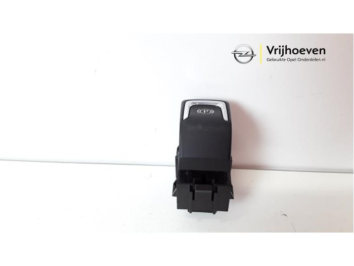 Gebruikte Schakelaar handrem Opel Insignia Grand Sport 2.0 CDTI 16V Prijs € 15,00 Margeregeling aangeboden door Autodemontage Vrijhoeven B.V.