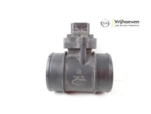 Gebruikte Luchtmassameter Opel Corsa E 1.2 16V Prijs € 15,00 Margeregeling aangeboden door Autodemontage Vrijhoeven B.V.