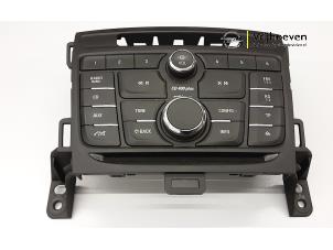 Gebruikte Radiobedienings paneel Opel Zafira Tourer (P12) 1.4 Turbo 16V EcoFLEX Prijs € 50,00 Margeregeling aangeboden door Autodemontage Vrijhoeven B.V.