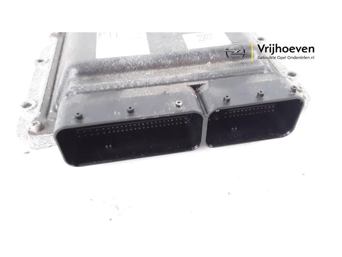 Computer Motormanagement van een Opel Meriva 1.7 CDTI 16V 2011