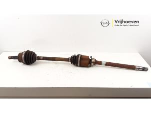 Gebruikte Steekas rechts-voor Opel Combo 1.3 CDTI 16V ecoFlex Prijs € 60,00 Margeregeling aangeboden door Autodemontage Vrijhoeven B.V.