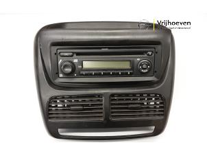 Gebruikte Radio CD Speler Opel Combo 1.3 CDTI 16V ecoFlex Prijs € 90,00 Margeregeling aangeboden door Autodemontage Vrijhoeven B.V.