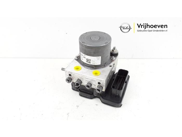Gebruikte ABS Pomp Opel Crossland (X) 1.2 12V Prijs € 150,00 Margeregeling aangeboden door Autodemontage Vrijhoeven B.V.