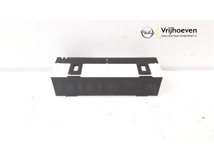 Gebruikte Display Interieur Opel Crossland (X) 1.2 12V Euro 6 Prijs € 10,00 Margeregeling aangeboden door Autodemontage Vrijhoeven B.V.