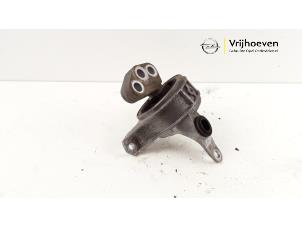 Gebruikte Motorsteun Opel Meriva 1.7 CDTI 16V Prijs € 40,00 Margeregeling aangeboden door Autodemontage Vrijhoeven B.V.