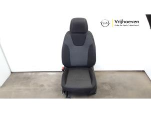 Gebruikte Voorstoel links Opel Crossland/Crossland X 1.2 12V Euro 6 Prijs € 100,00 Margeregeling aangeboden door Autodemontage Vrijhoeven B.V.