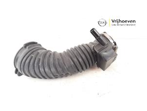 Gebruikte Aanzuigslang Lucht Opel Astra K 1.4 Turbo 16V Prijs € 30,00 Margeregeling aangeboden door Autodemontage Vrijhoeven B.V.