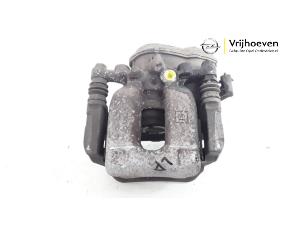 Gebruikte Remklauw (Tang) links-achter Opel Astra K Sports Tourer 1.4 16V Prijs € 80,00 Margeregeling aangeboden door Autodemontage Vrijhoeven B.V.