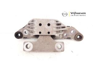 Gebruikte Motorsteun Opel Astra K Sports Tourer 1.4 16V Prijs € 20,00 Margeregeling aangeboden door Autodemontage Vrijhoeven B.V.