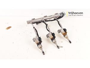 Gebruikte Injector brug Opel Astra K 1.0 Turbo 12V Prijs € 200,00 Margeregeling aangeboden door Autodemontage Vrijhoeven B.V.