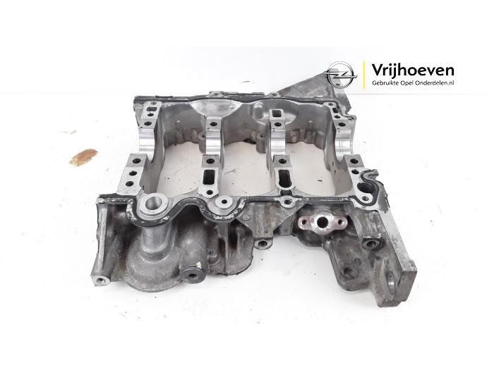 Gebruikte Tussenplaat motor Opel Astra K 1.0 Turbo 12V Prijs € 40,00 Margeregeling aangeboden door Autodemontage Vrijhoeven B.V.