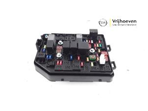 Gebruikte Zekeringkast Opel Karl 1.0 12V Prijs € 100,00 Margeregeling aangeboden door Autodemontage Vrijhoeven B.V.