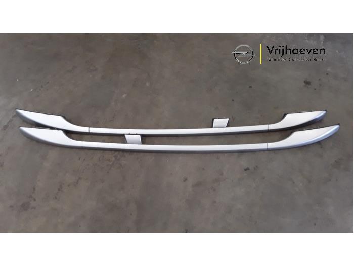 Dakrail set van een Vauxhall Antara 2.2 CDTI 16V 4x4 2012