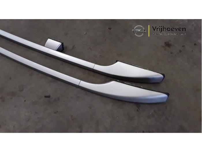 Dakrail set van een Vauxhall Antara 2.2 CDTI 16V 4x4 2012