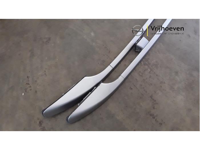 Dakrail set van een Vauxhall Antara 2.2 CDTI 16V 4x4 2012