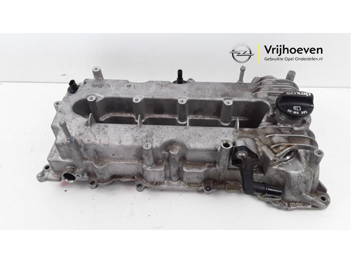 Gebruikte Kleppendeksel Opel Astra K Sports Tourer 1.4 16V Prijs € 90,00 Margeregeling aangeboden door Autodemontage Vrijhoeven B.V.