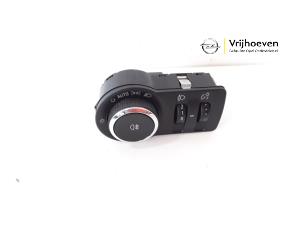 Gebruikte Licht Schakelaar Opel Astra J Sports Tourer (PD8/PE8/PF8) 1.4 16V ecoFLEX Prijs € 20,00 Margeregeling aangeboden door Autodemontage Vrijhoeven B.V.