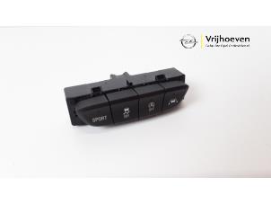 Gebruikte Schakelaar (diversen) Opel Astra K 1.0 SIDI Turbo 12V Prijs € 25,00 Margeregeling aangeboden door Autodemontage Vrijhoeven B.V.