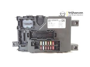 Gebruikte Zekeringkast Opel Corsa D 1.2 16V Prijs € 60,00 Margeregeling aangeboden door Autodemontage Vrijhoeven B.V.