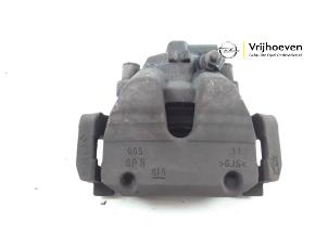 Gebruikte Remklauw (Tang) links-voor Opel Corsa E 1.3 CDTi 16V ecoFLEX Prijs € 30,00 Margeregeling aangeboden door Autodemontage Vrijhoeven B.V.