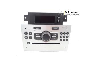 Gebruikte Radio module Opel Corsa D 1.2 16V Prijs € 50,00 Margeregeling aangeboden door Autodemontage Vrijhoeven B.V.