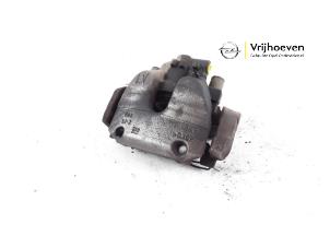 Gebruikte Remklauw (Tang) links-voor Opel Corsa E 1.0 SIDI Turbo 12V Prijs € 30,00 Margeregeling aangeboden door Autodemontage Vrijhoeven B.V.