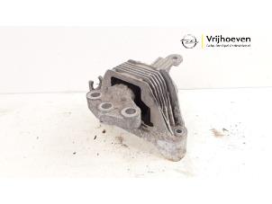 Gebruikte Motorrubber Opel Astra J Sports Tourer (PD8/PE8/PF8) 1.4 16V ecoFLEX Prijs € 30,00 Margeregeling aangeboden door Autodemontage Vrijhoeven B.V.