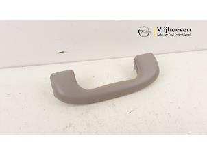 Gebruikte Handgreep Opel Astra J Sports Tourer (PD8/PE8/PF8) 1.4 16V ecoFLEX Prijs € 10,00 Margeregeling aangeboden door Autodemontage Vrijhoeven B.V.